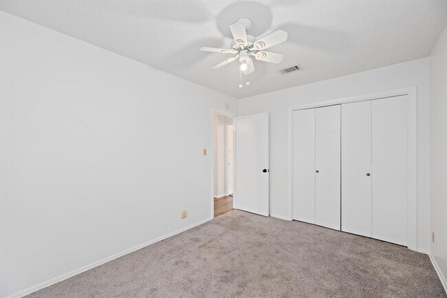 Building Photo - 806 Easy Day Cove