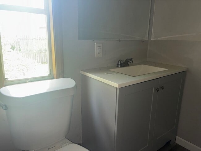 Building Photo - 476 Stallion Ct