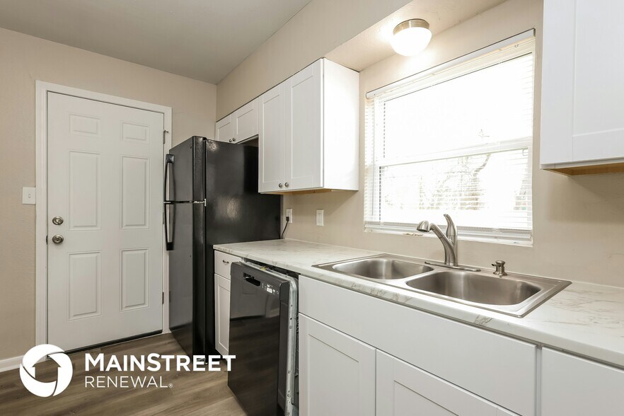 Building Photo - 624 E Towry Dr