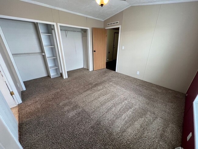 Building Photo - 3 Bedroom 2 Bath High-End Mobile Home with...