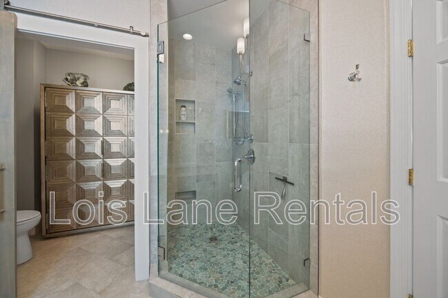 Building Photo - 2 Wharfside St