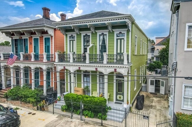 Building Photo - 1446 St Mary St