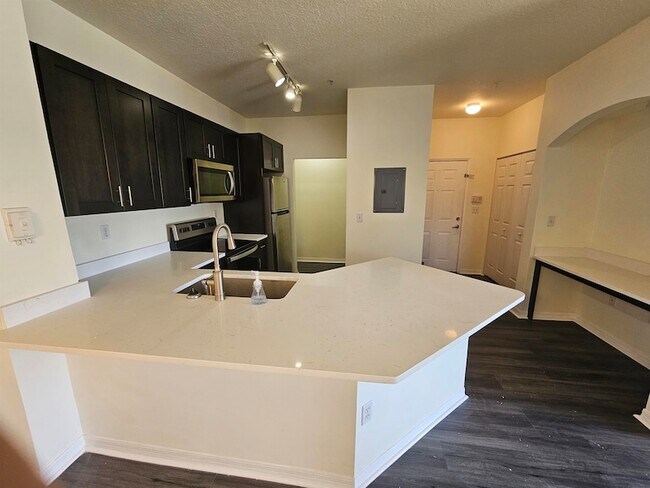 Building Photo - 560 Florida Club Blvd