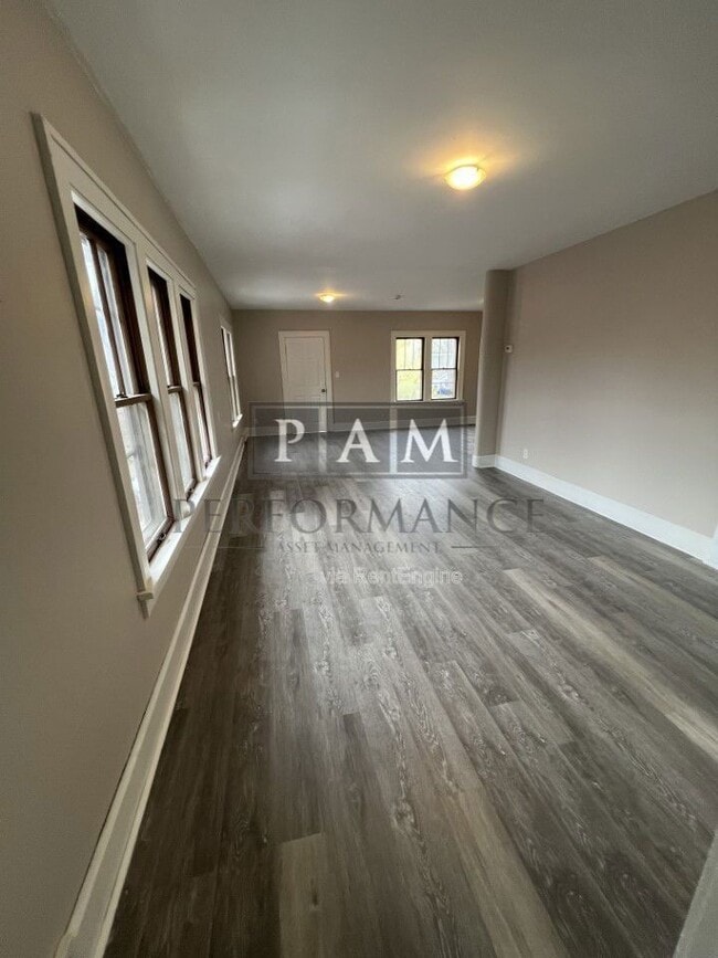 Building Photo - 1213 Superior St