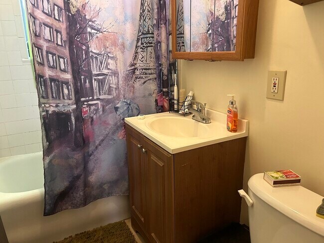 Building Photo - 68-70-70 Washington St