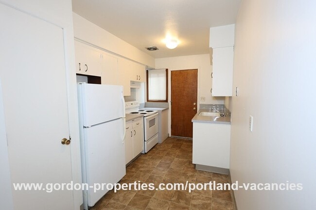 Building Photo - N Denver Ave - 1 bedroom apartment just of...