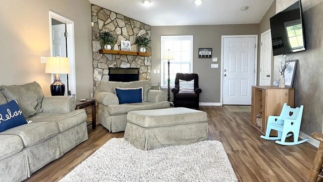 Building Photo - 270 Silver Lake N