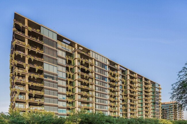 Building Photo - 7120 E Kierland Blvd