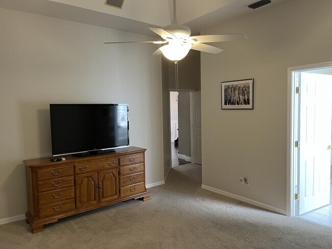 Building Photo - 628 Venetto Ct