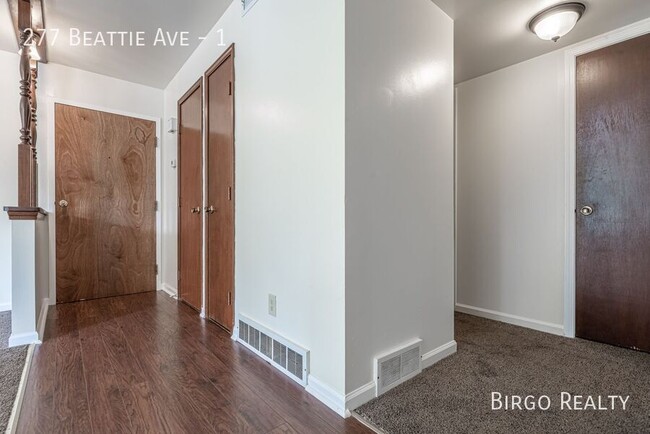 Building Photo - Move in Ready! Large and lovely 2-bedroom ...