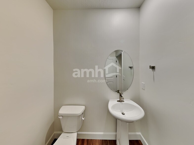 Building Photo - 201 Allen Ln