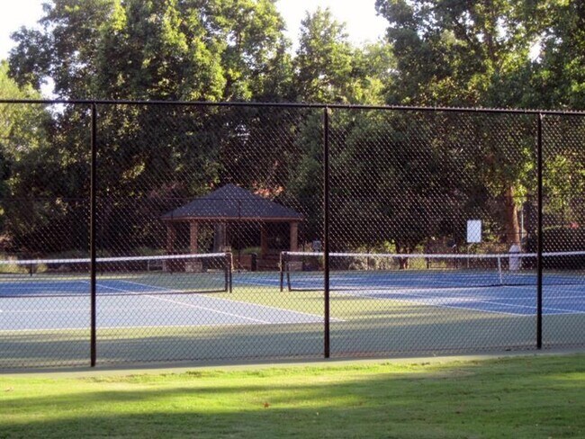 Building Photo - 606 Park Ridge Cir