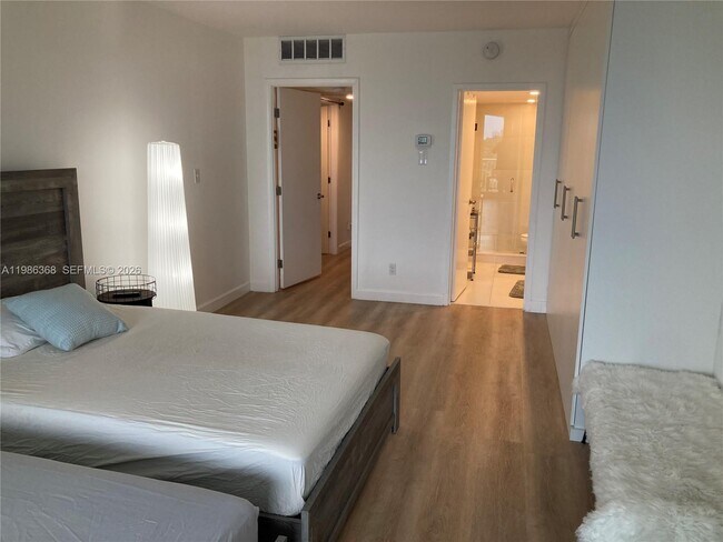 Building Photo - 5401 Collins Ave