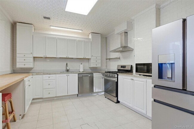 Building Photo - 74 Peacock Ln