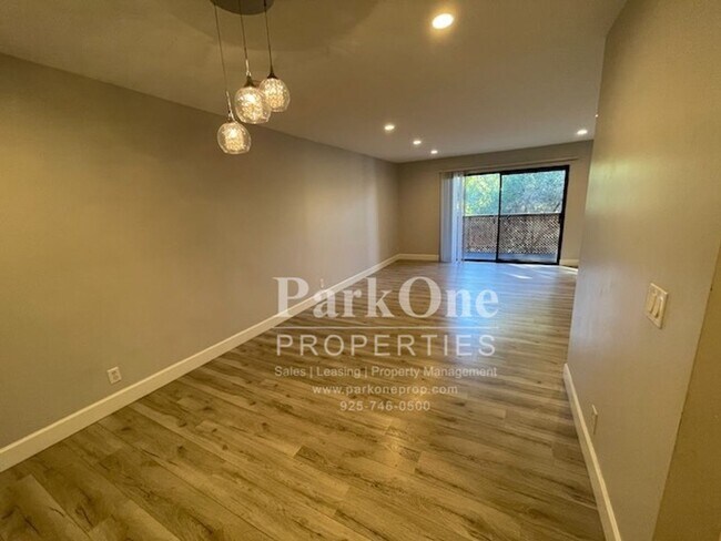 Building Photo - Spacious Condo Near Downtown Walnut Creek ...