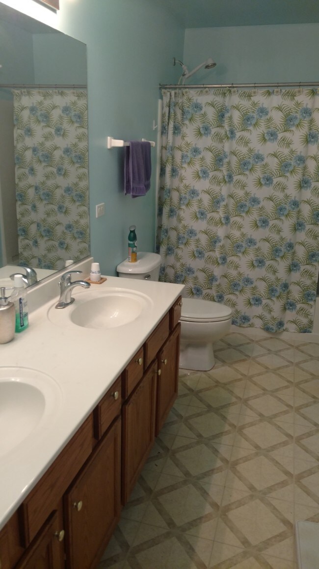 Building Photo - 793 S Providence Ln