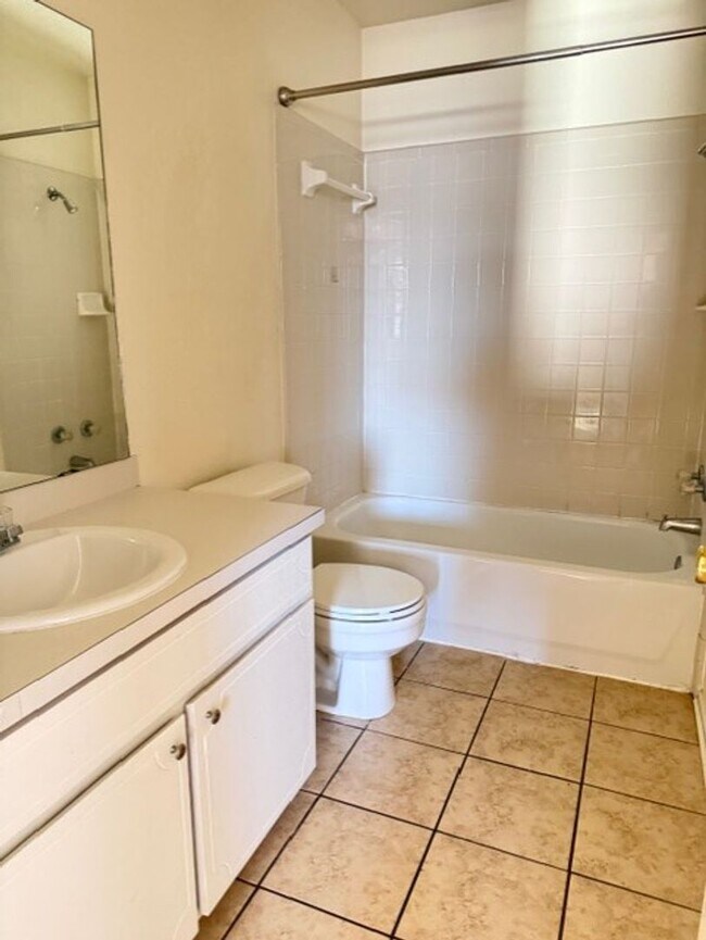 Building Photo - 3803 Woodrow Dr