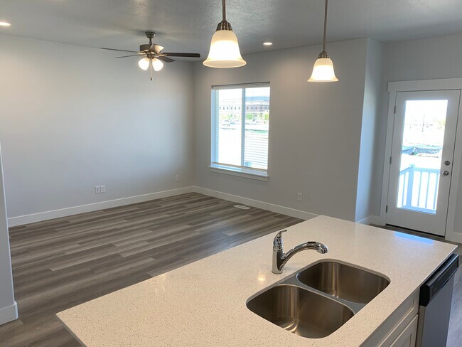 Building Photo - Rodrigues - Hendry Ln