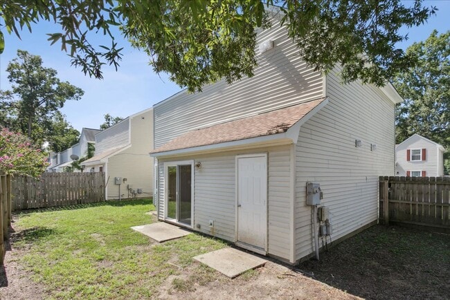 Building Photo - 192 Lee's Ml Dr