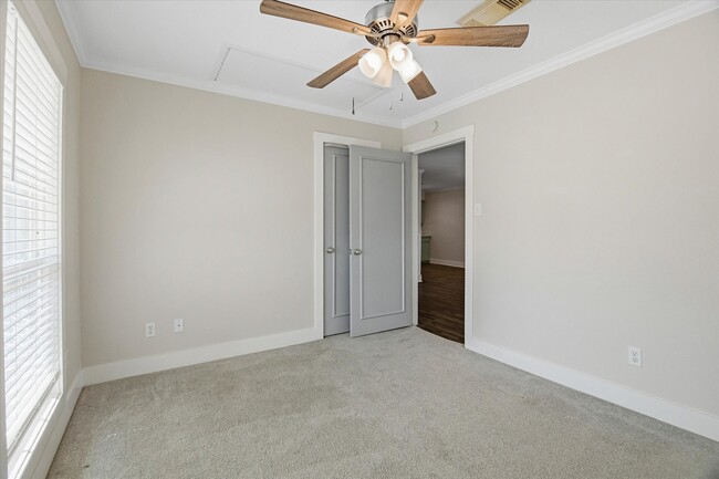 Building Photo - 606 Warsaw Dr