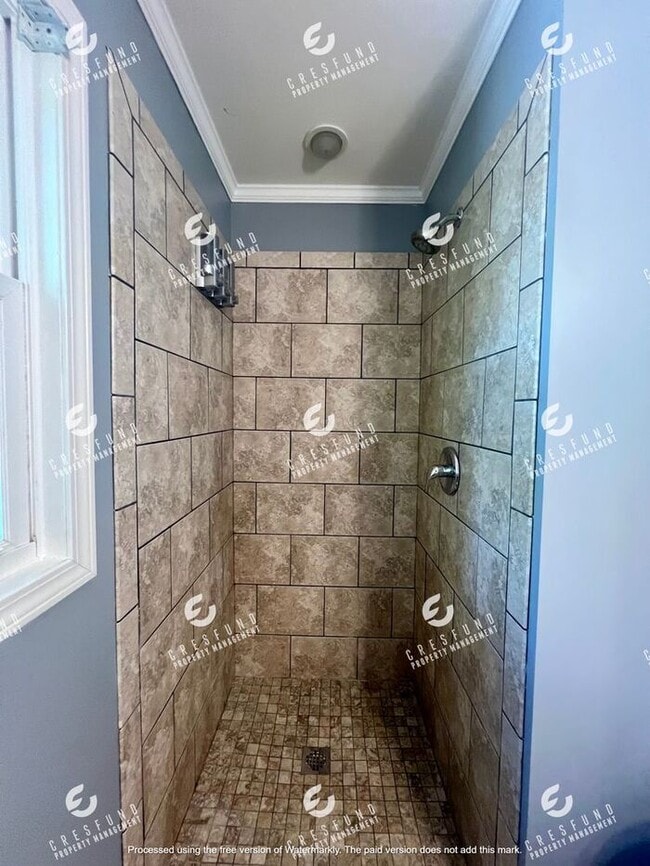 Building Photo - Spacious 3 Bedroom, 2 Bath - AVAILABLE NOW!