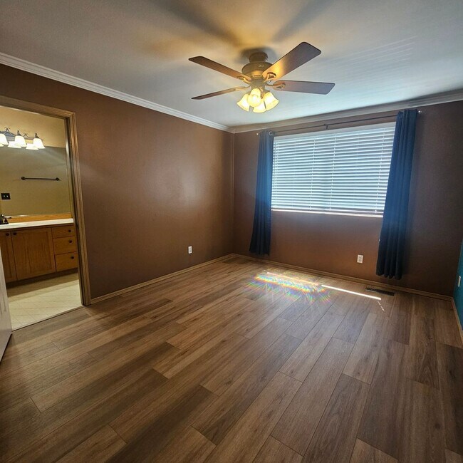 Building Photo - Move-In Ready Silverdale Home Close to Everything