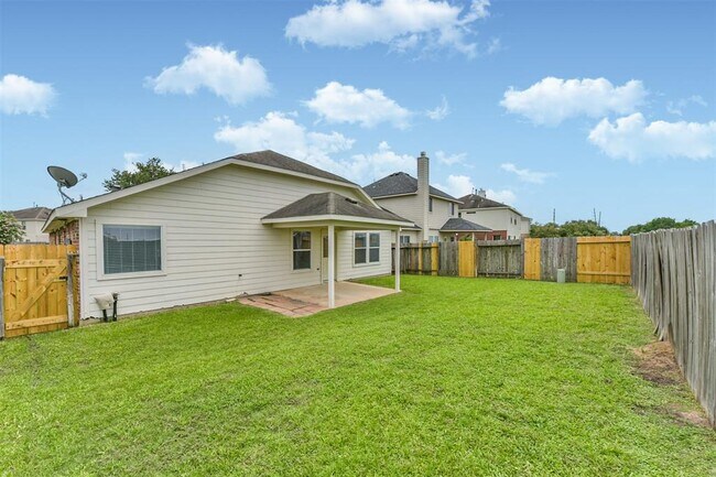 Building Photo - 9911 Driftwood Park Dr