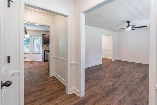 Building Photo - 9630 Pine Thicket Way