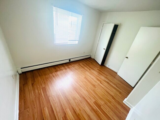 Building Photo - 12 Bailey St