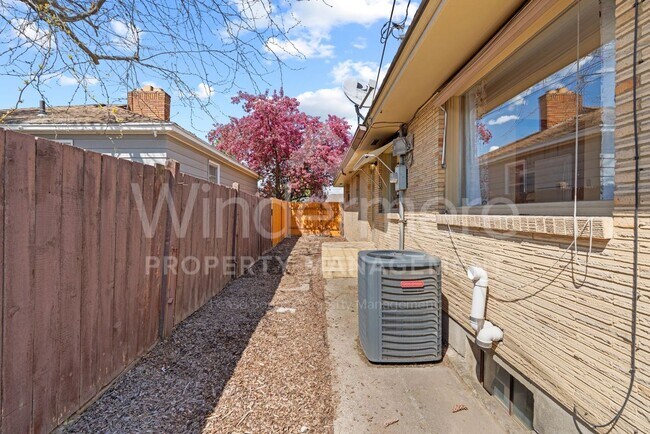 Building Photo - Charming North Spokane Home in a Prime Location