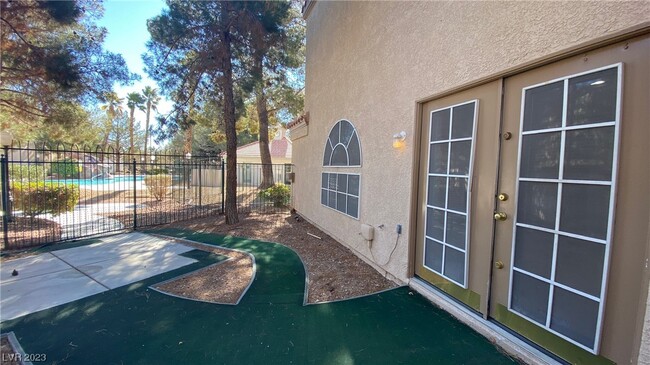 Building Photo - 8800 Sandringham Ave