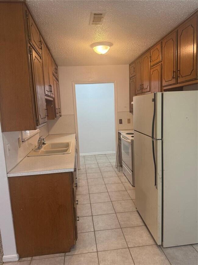 Building Photo - 315 Willow Pl