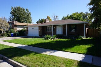 Building Photo - Quiet 5 Bedroom 3 Bath West Jordan Home