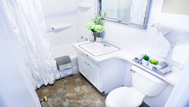 Building Photo - Spacious 6-Bedrooms, 2.5 - Bath Home by Ball State Campus! + 2 Car Garage