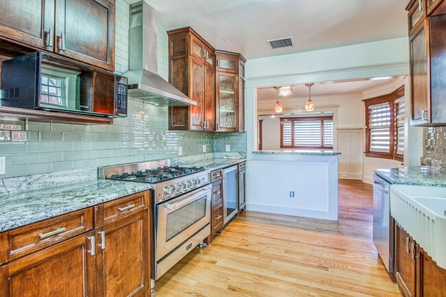 Building Photo - Manhattan Heights Historic District Gorgeous Backyard with Pool and Large House