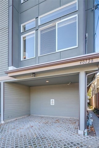 Primary Photo - Stunning 3 Bedroom Townhouse in Fremont!