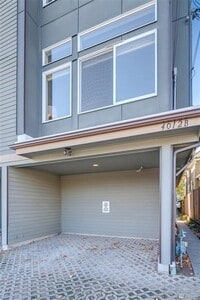 Building Photo - Stunning 3 Bedroom Townhouse in Fremont!