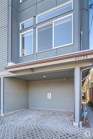 Building Photo - Stunning 3 Bedroom Townhouse in Fremont!