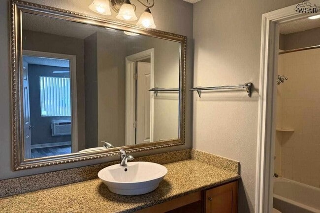 Building Photo - 2612 Southwest Pkwy