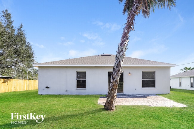 Building Photo - 4167 N Biscayne Dr