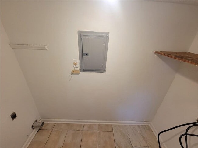 Building Photo - 1085 Mainstreet Valley Dr