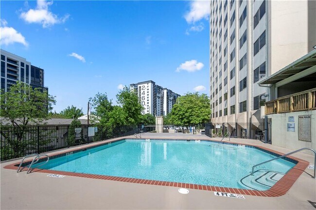 Building Photo - 2479 Peachtree Rd NE