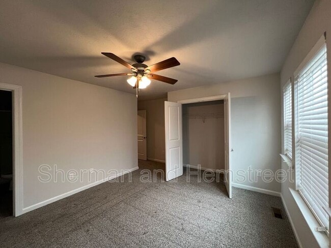 Building Photo - 7066 Hummingbird Dr