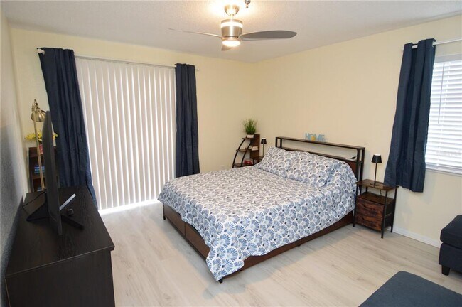 Building Photo - 10263 Gandy Blvd N