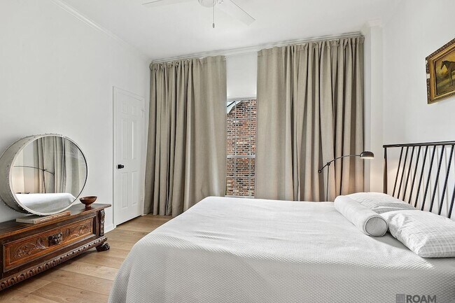 Building Photo - 7640 Lasalle Ave