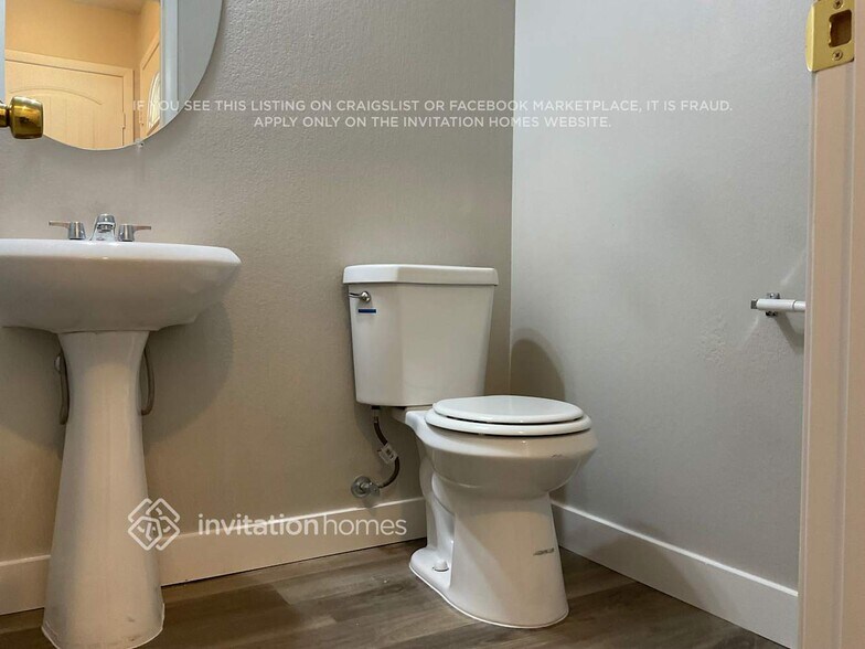 Building Photo - 4820 Golden Shimmer Ave