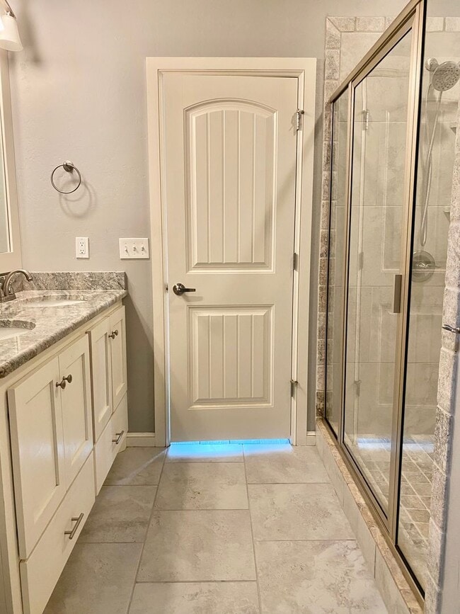 Building Photo - 3 Bed, 2.5 Bath in Gated Community with Private Pond