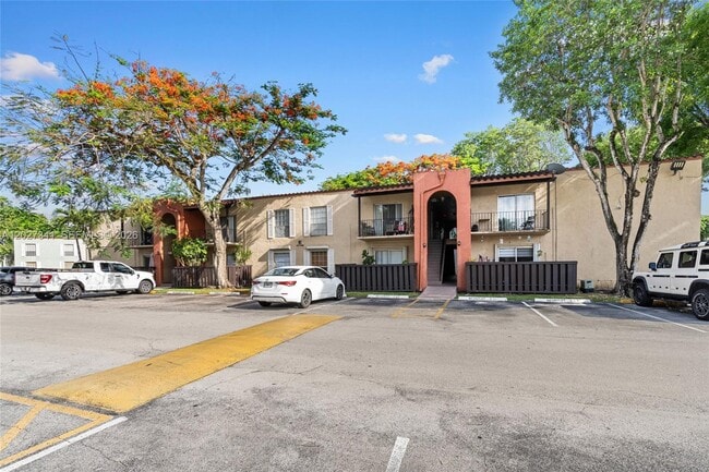 Building Photo - 10780 N Kendall Dr