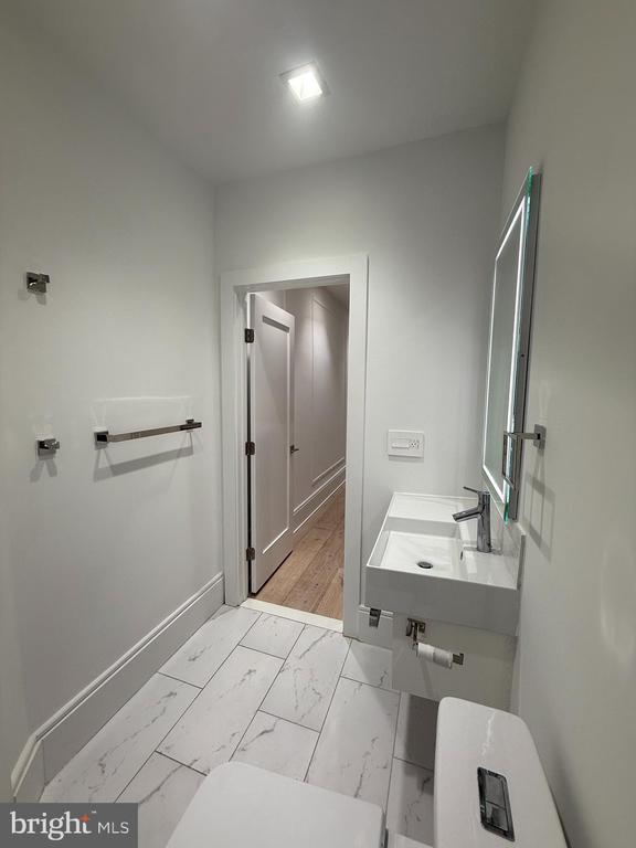 Building Photo - 1664 Avon Pl NW