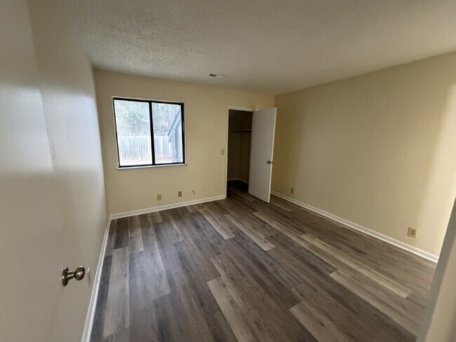 Building Photo - Condo For Rent